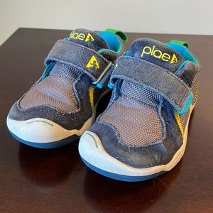 Great condition toddler boys size 6.5 Plae TY shoe sneaker navy blue